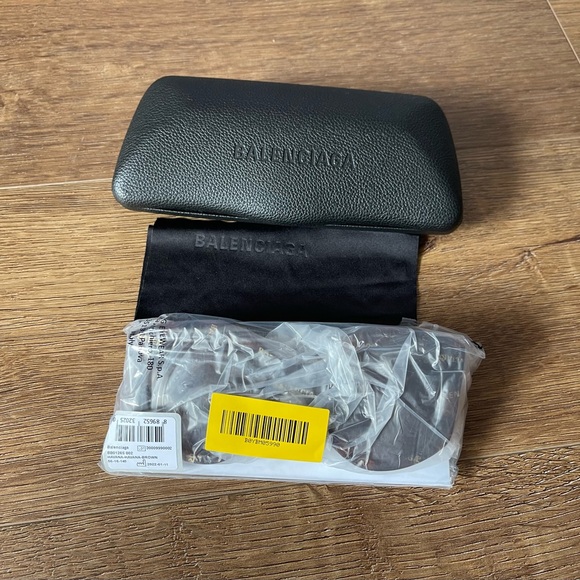 BALENCIAGA-AUTHENTIC (NWT) Tortious Shell, Gold Logo Iridescent Sunglasses - Picture 11 of 16